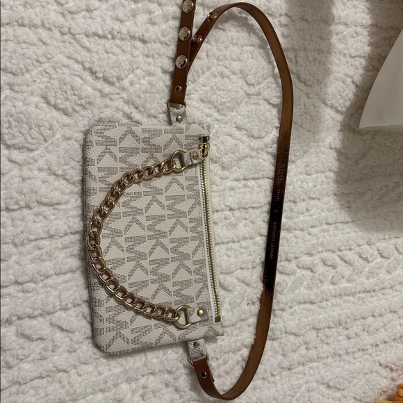 Michael Kors Gold and Cream Belt Bag - Picture 3 of 10